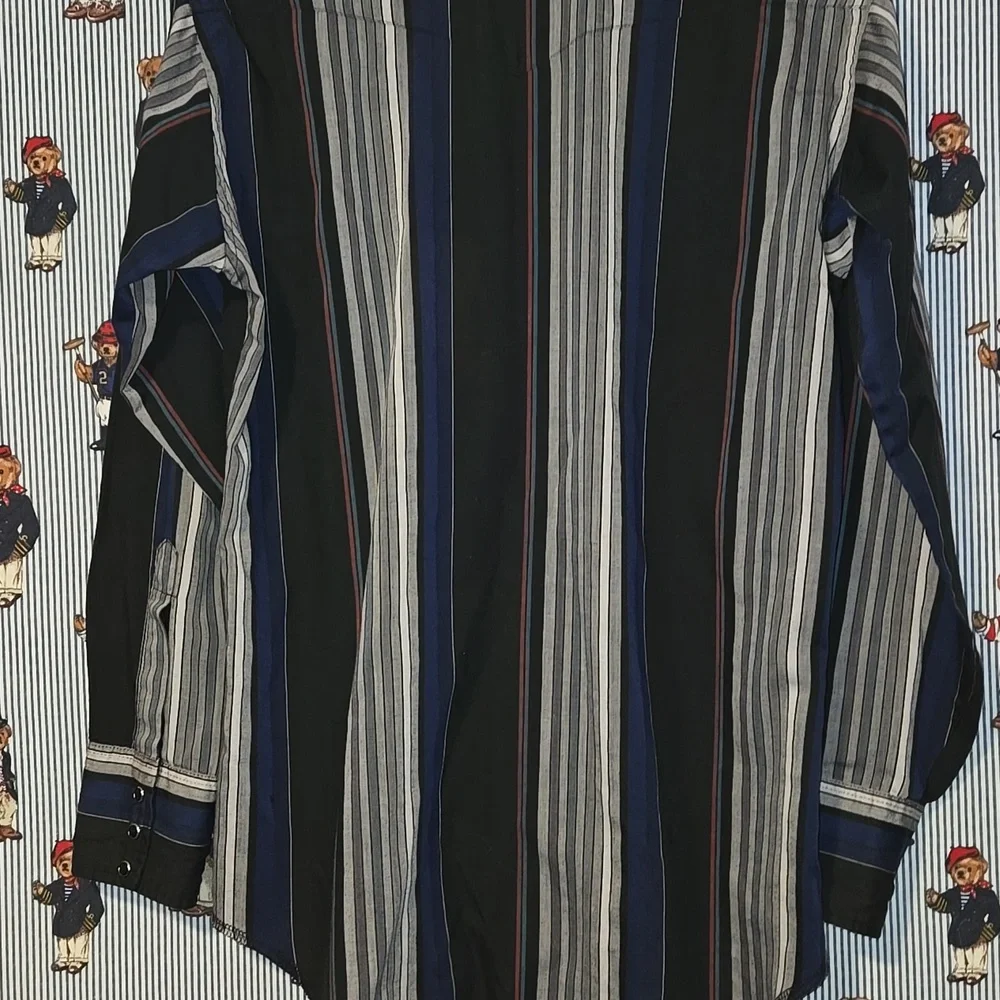 Vintage Wrangler Single Needle Striped Men's Shirt - Black and Gray Pearl Snap